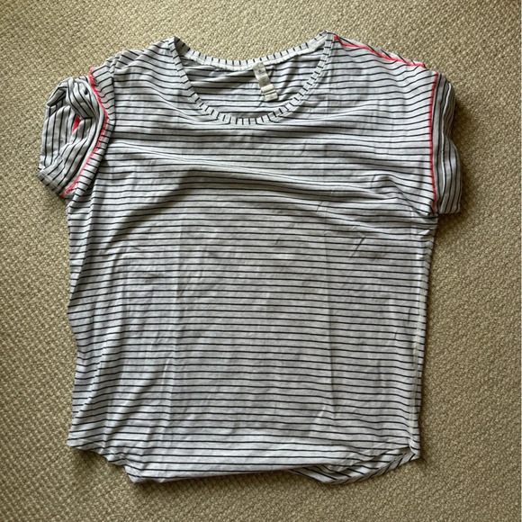 Lululemon top size 8!! Fits any size 4-8 - Picture 1 of 2